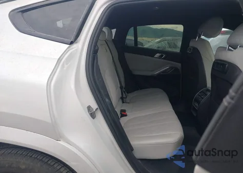 2023 BMW X6 xDrive40I z USA, uszkodzony, nr VIN 5UXCY6C06P9N62025